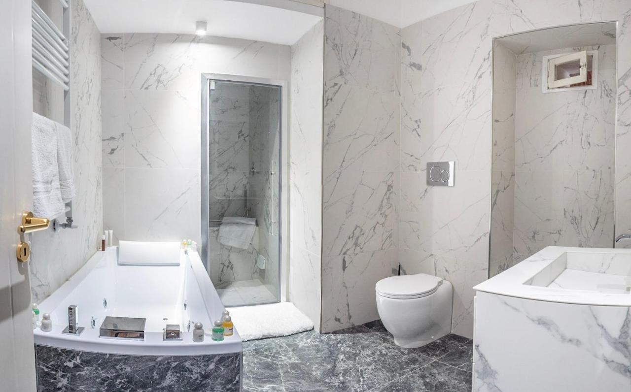 Domus Nannini Spa - L' Arco Di Matteotti Siena Bagian luar foto